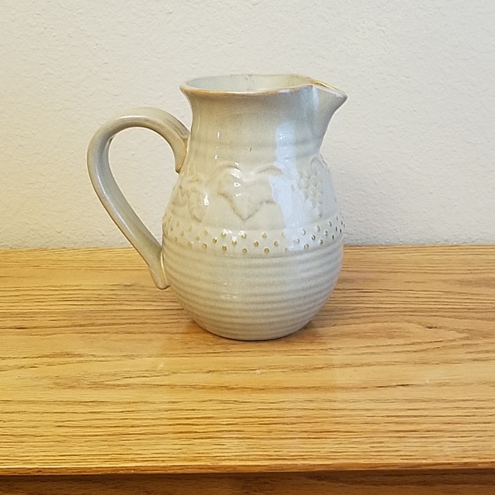 Serving pitcher